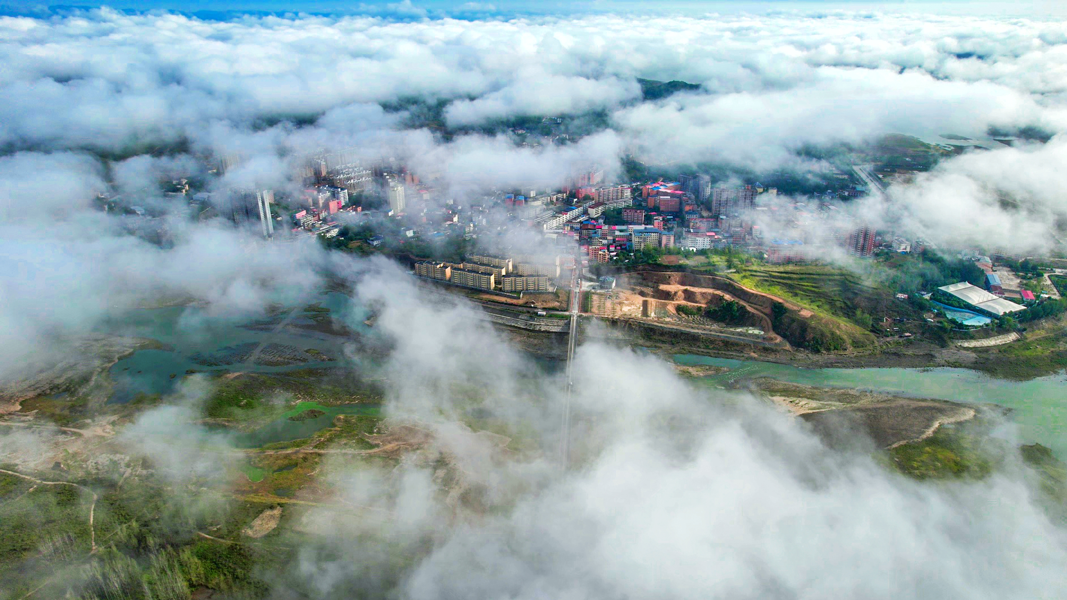 鲁山下汤镇:云海起伏湖光山色 秀美下汤人间仙境