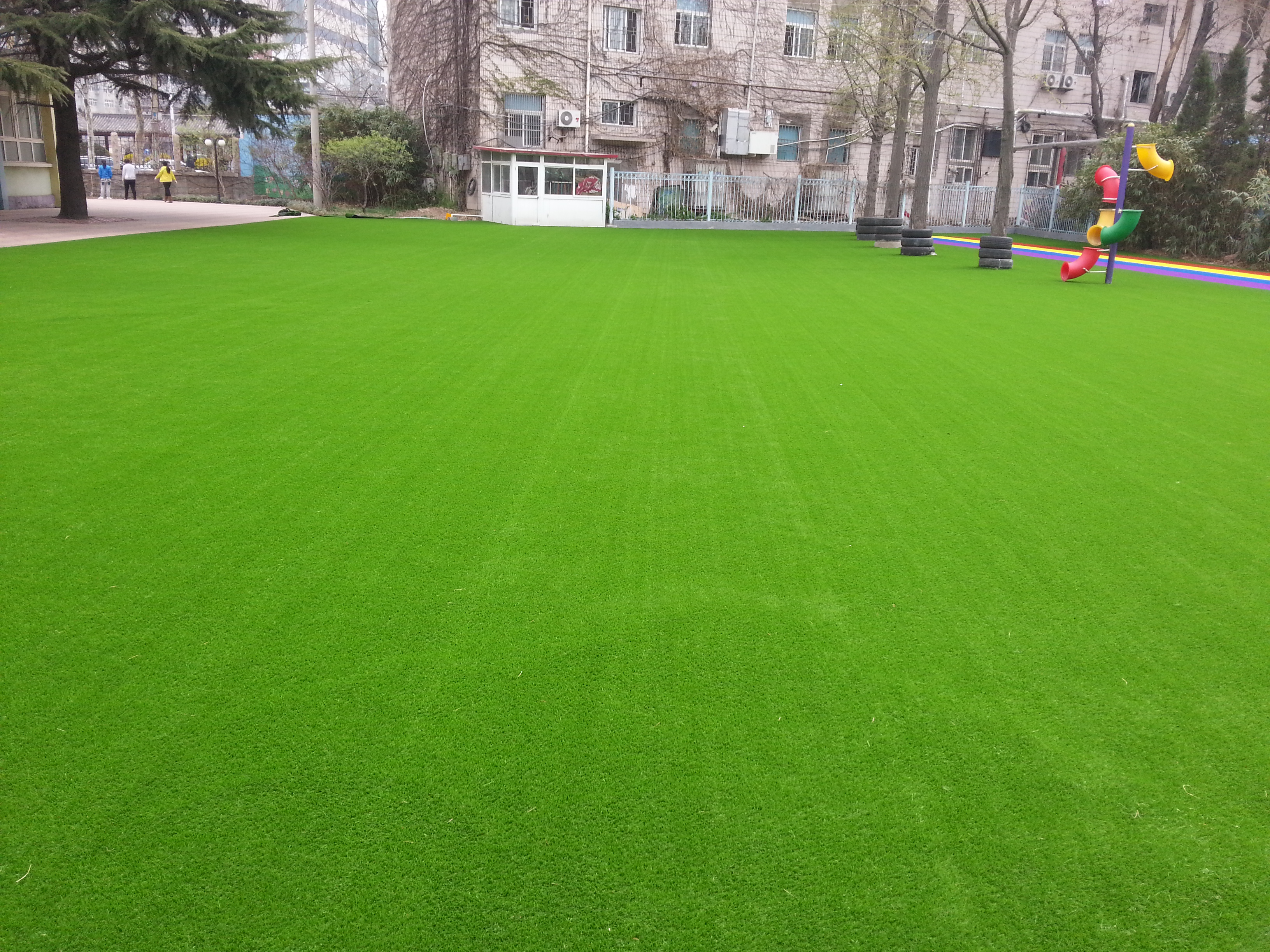 休闲人造草坪如何铺装