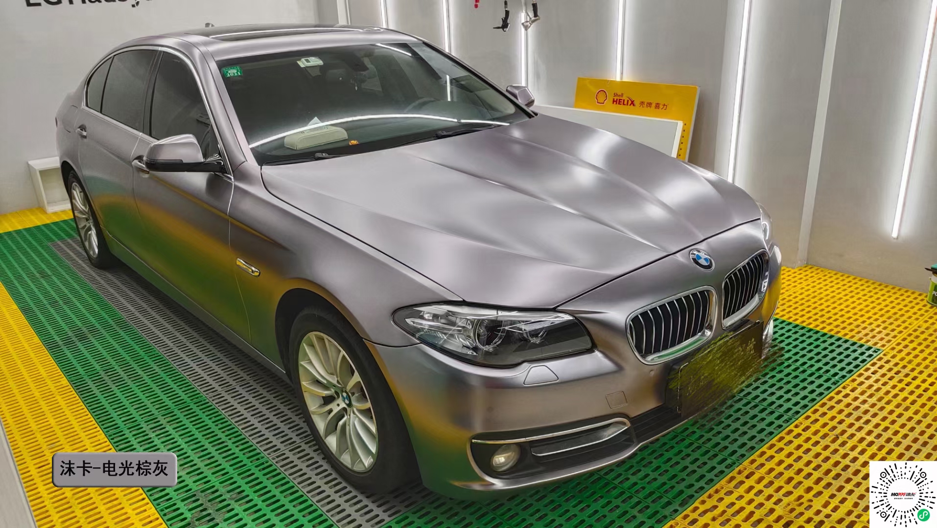 宝马5系沫卡改色膜电光棕灰,内敛而沉稳