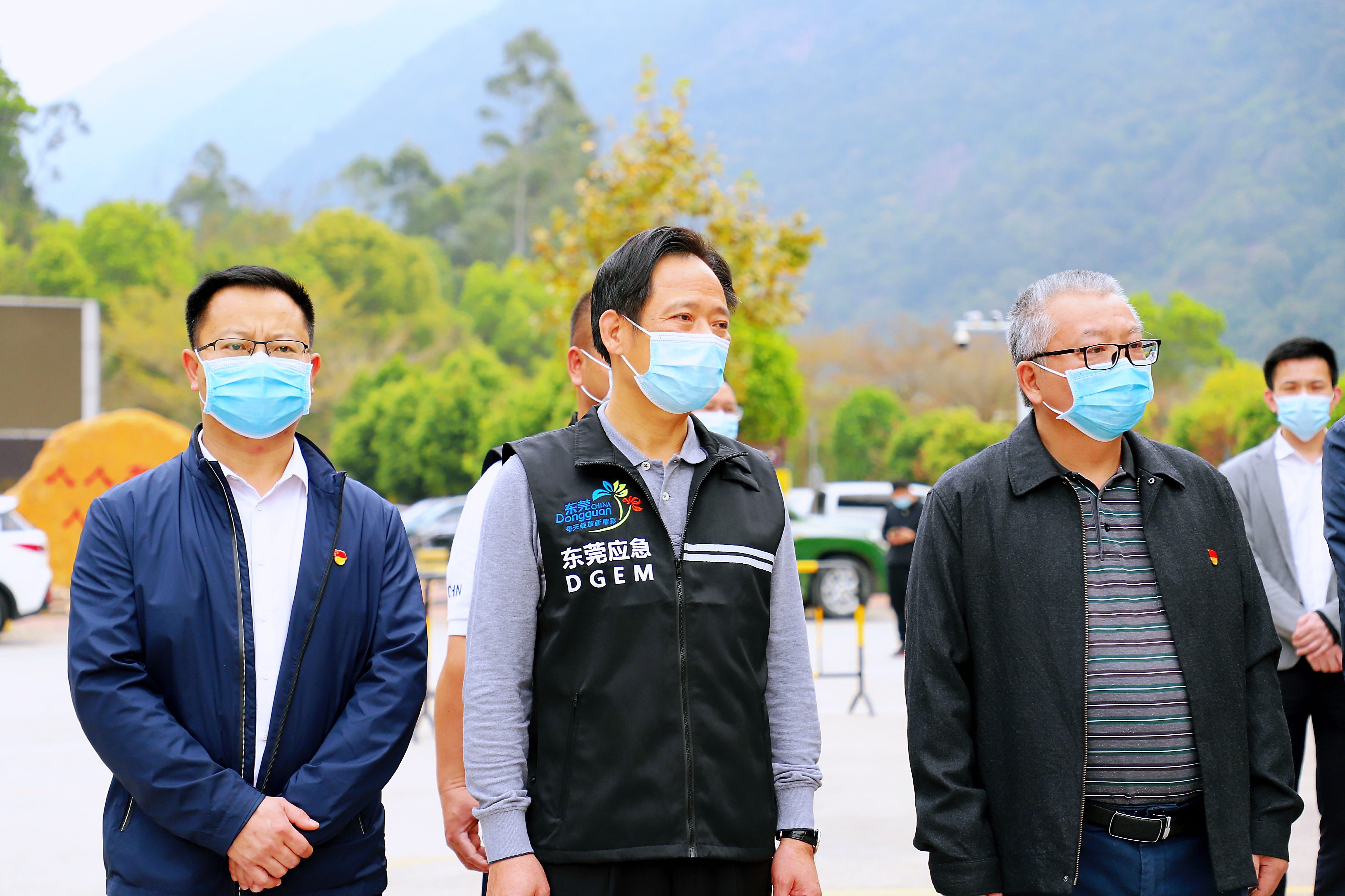 唐耀文局长一行到谢岗开展安全生产及森林防灭火督导检查