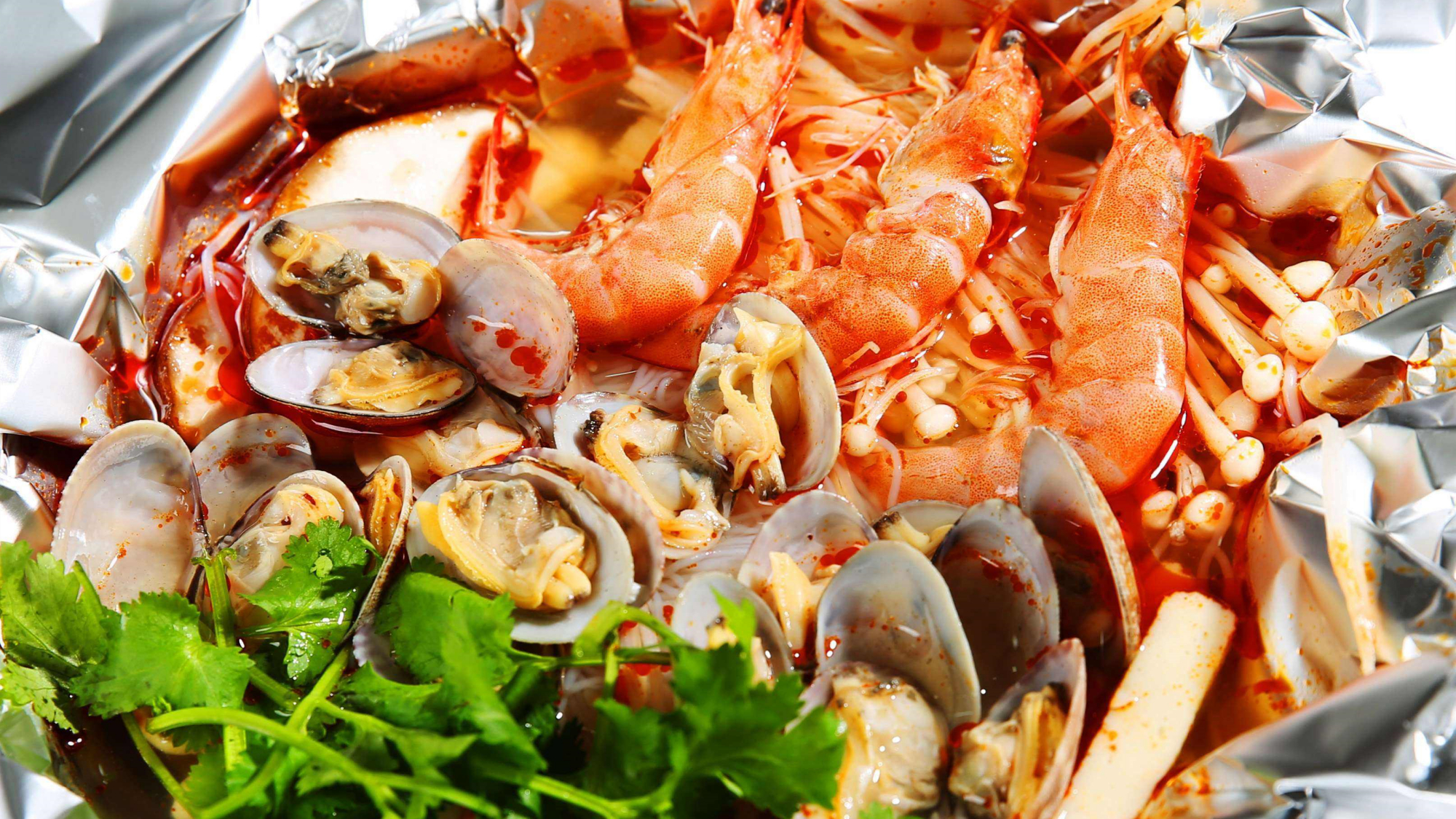 火爆地摊美食锡纸花甲米线,做法很简单,1勺金汤料成就的美味