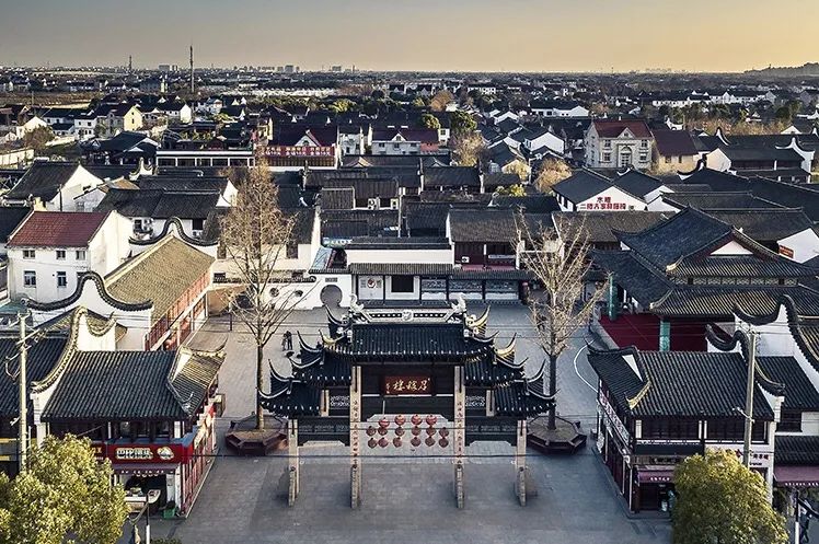 召稼楼古镇位于闵行区浦江镇(革新村内),源起元朝初期,横跨元明清三个