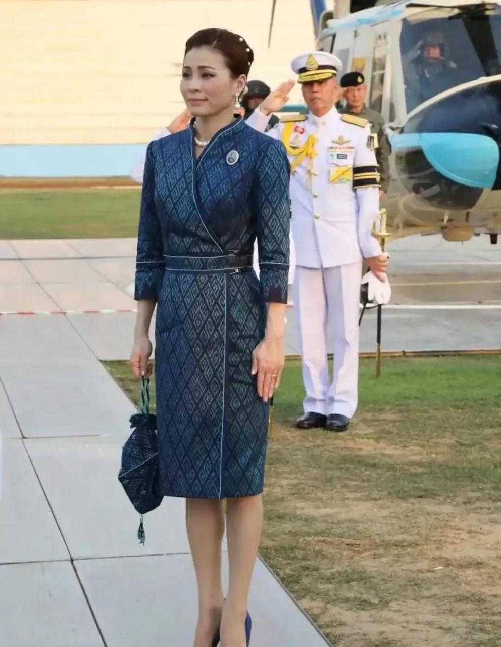 英拉.