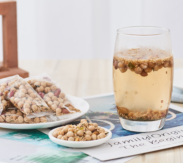 4,豆子:豆子一般使用的是普通的黄豆,要想豆子炒的香,秘诀就是要放盐