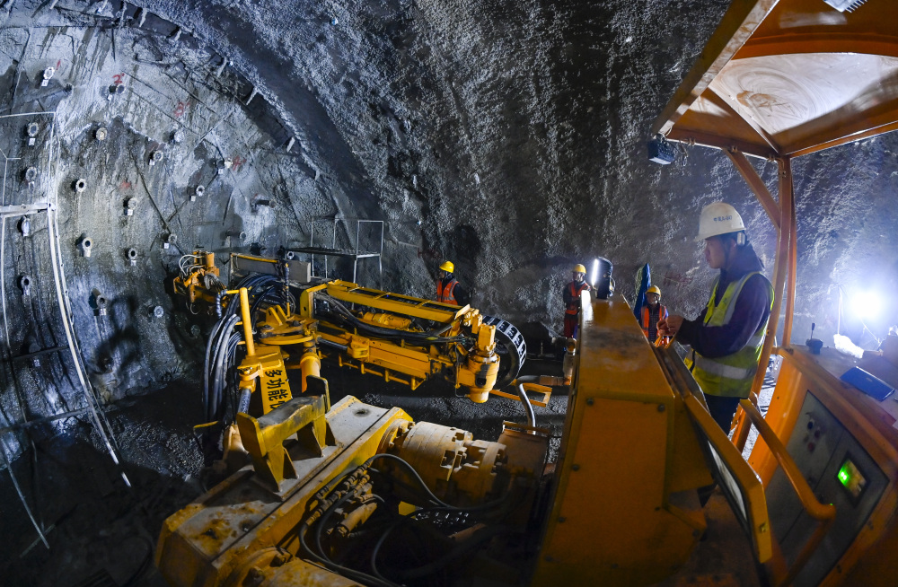 图片新闻|江南隧道加速推进 明年双线贯通