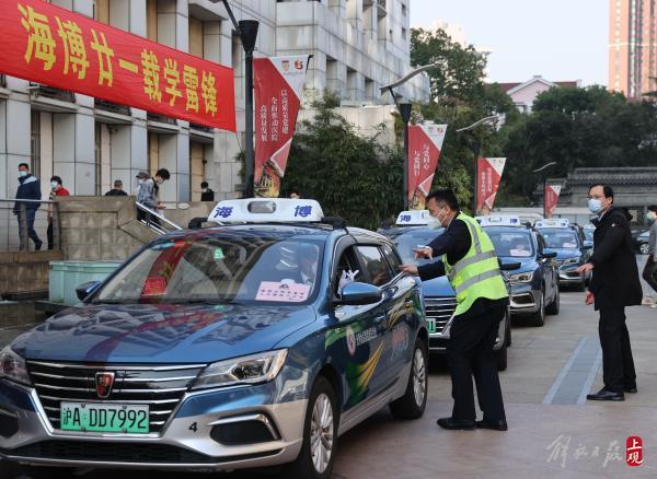 坚持21年:海博的哥"学雷锋"免费送康复病患出院回家