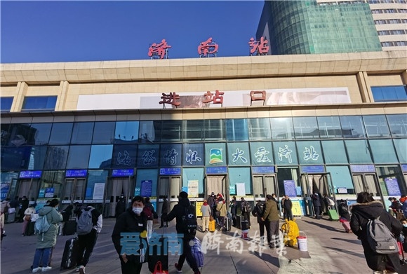 济南火车站出站口闸机由8个增至21个,6台健康码自动查验机上岗