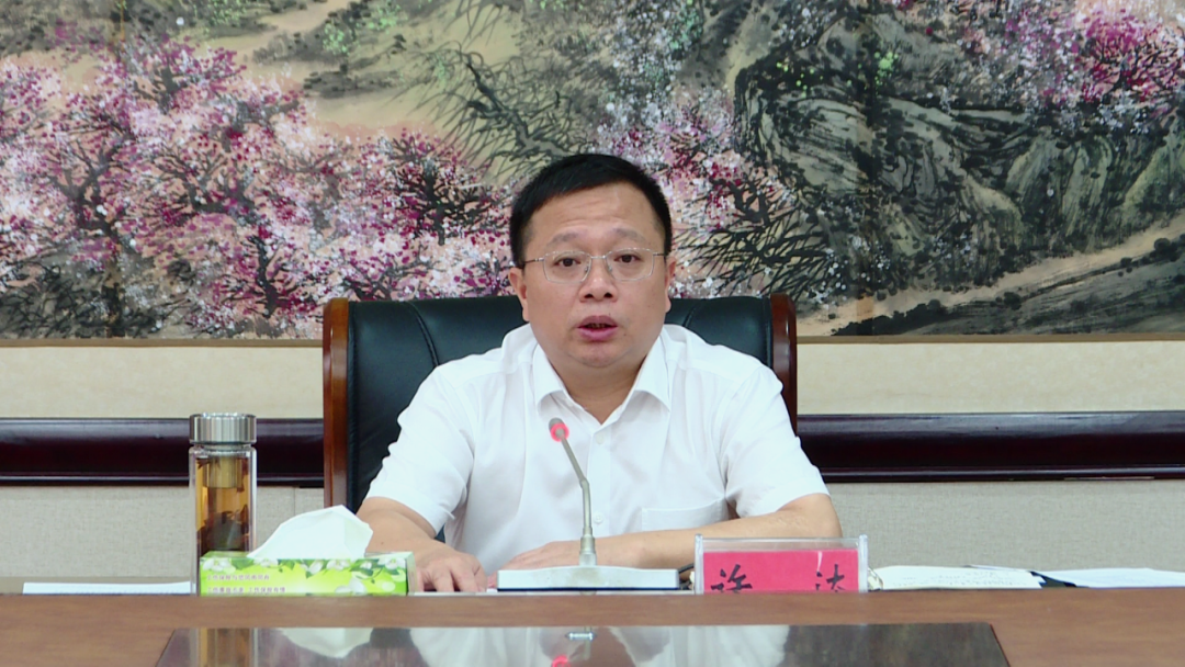 许达主持召开县政府党组(扩大)会