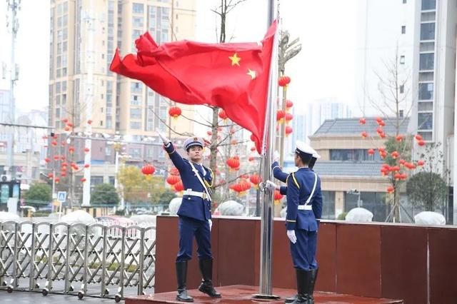 升旗仪式结束后,支队按照《国家综合性消防救援队伍内务条令(试行》