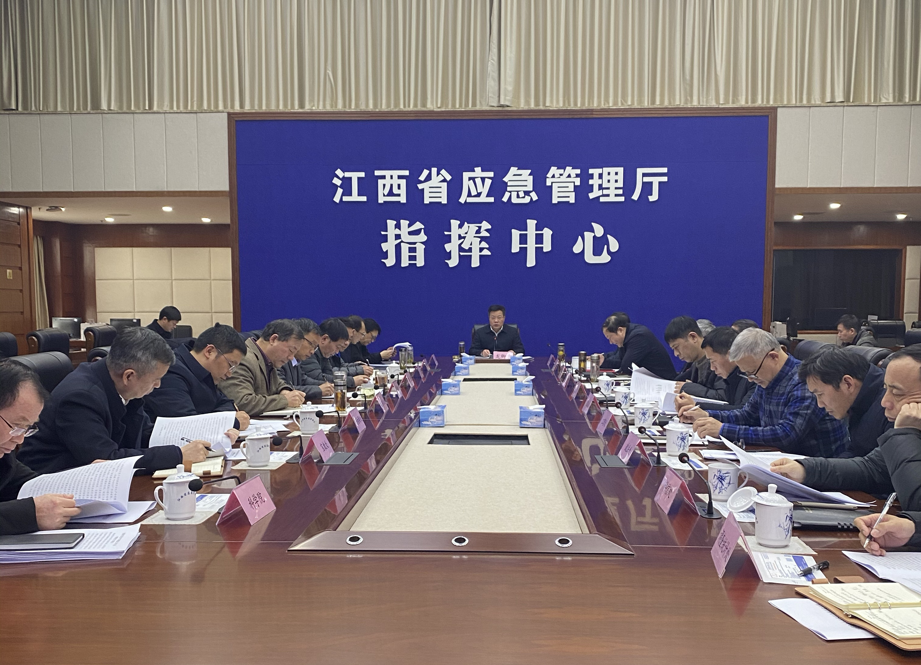 龙卿吉同志主持召开安全生产专项整治三年行动中期评估专题汇报会