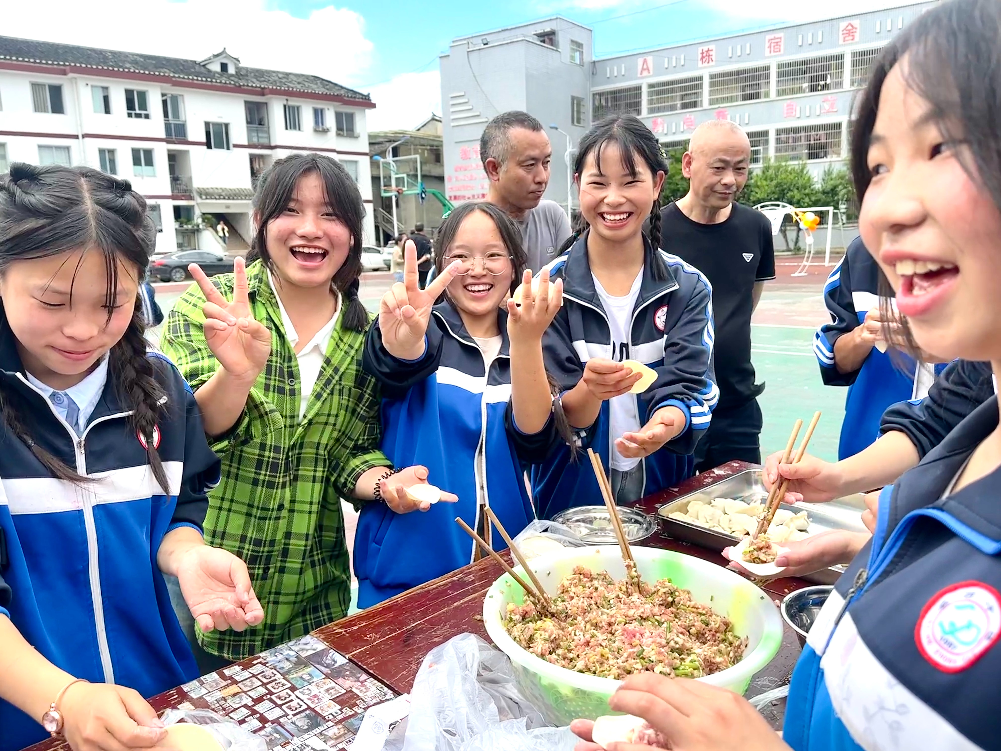 包饺子,品美食!湄潭西河中学的毕业典礼温馨又特别