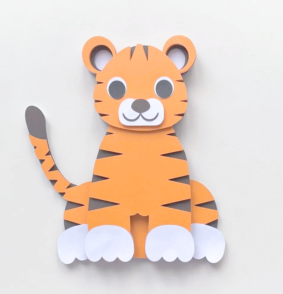 简单的绘画与粘贴,便能赋予纸筒生命,变幻出各式灵动的小动物.此刻,就