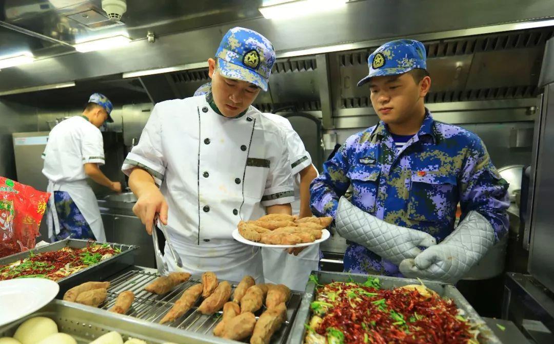 揭秘解放軍核潛艇伙食,看看他們都吃的啥