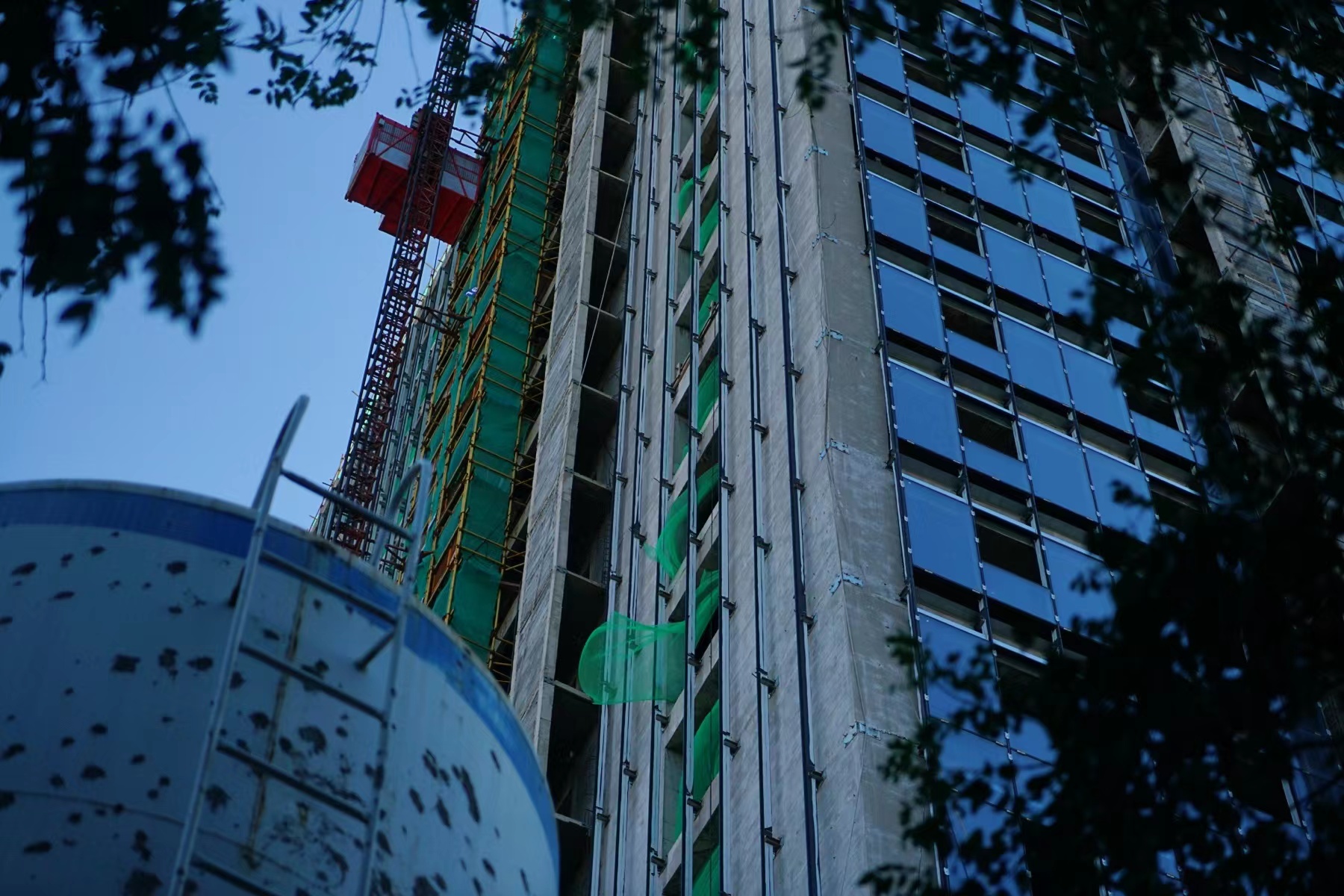 "祥云"失彩,"豪庭"破落:石家庄烂尾楼群像|楼市地理