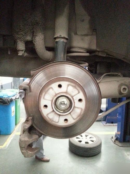 汽车轴承换一个,还是必须一起换?