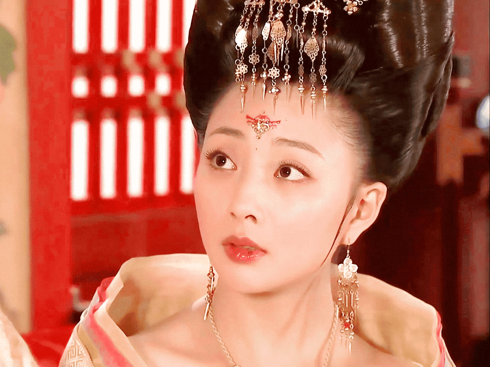 原来拍《杨贵妃秘史》时,殷桃并不是出演杨贵妃的首选