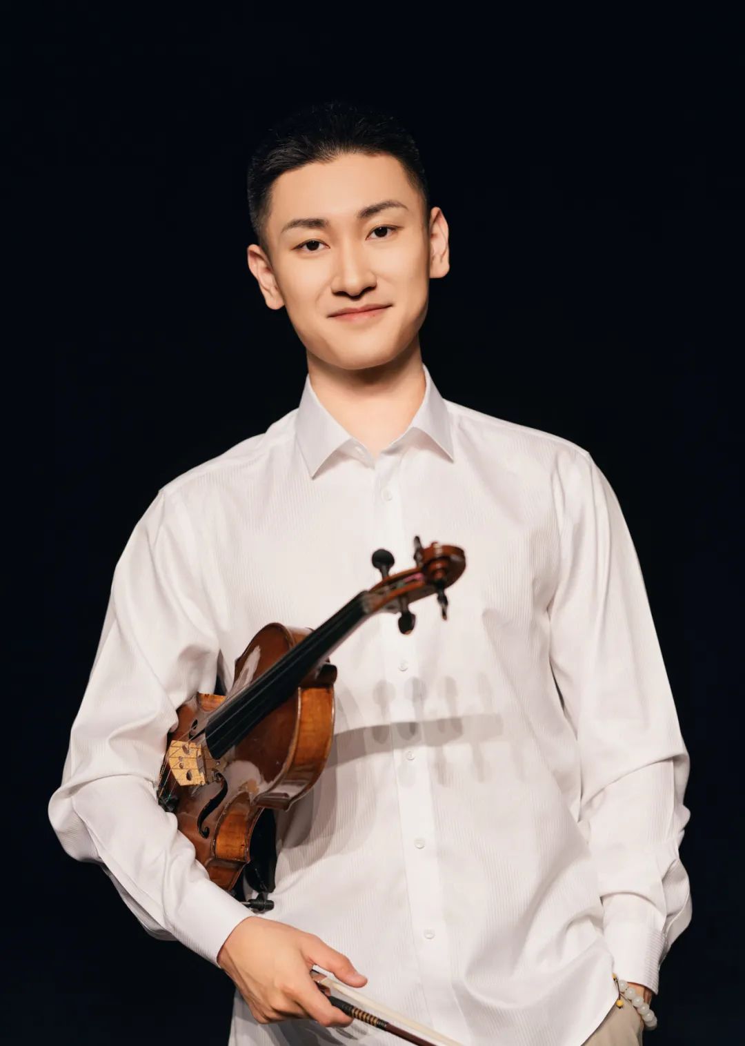 2021年7月毕业于英国皇家音乐学院,获硕士学位和演奏家文凭,师从著名