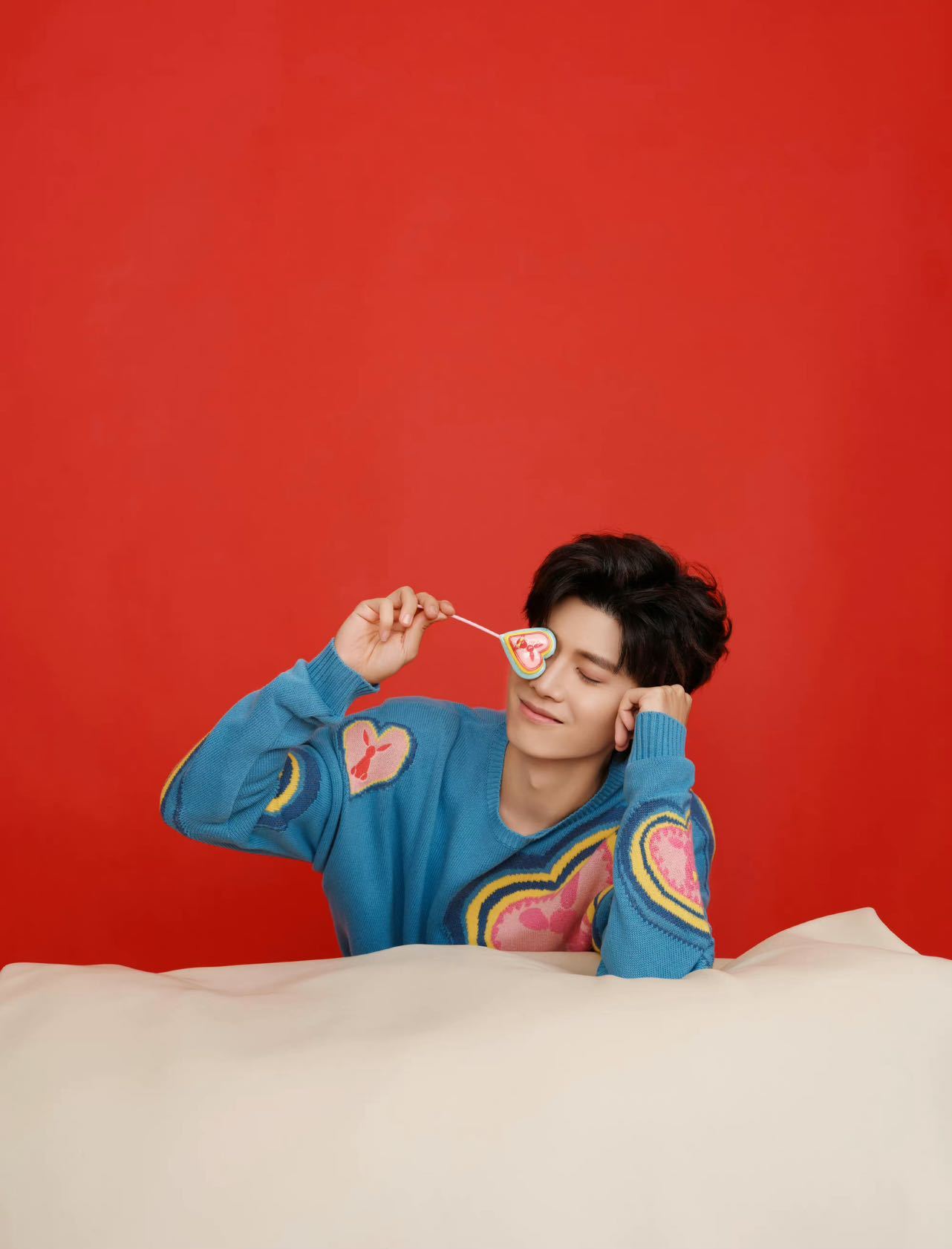 一起来看看@任嘉伦allen 的新春祝福～祝愿大家在新的一年里,心想事成