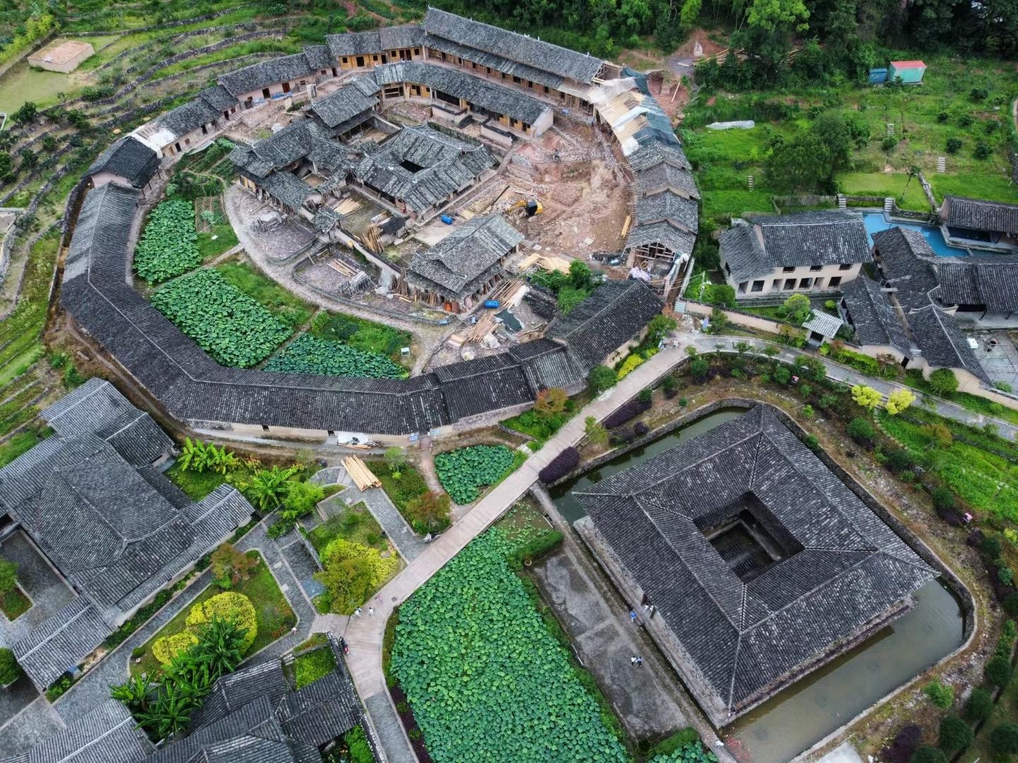 泰顺县委书记林万乐召开交垟土楼群十大文化场馆推进工作汇报会