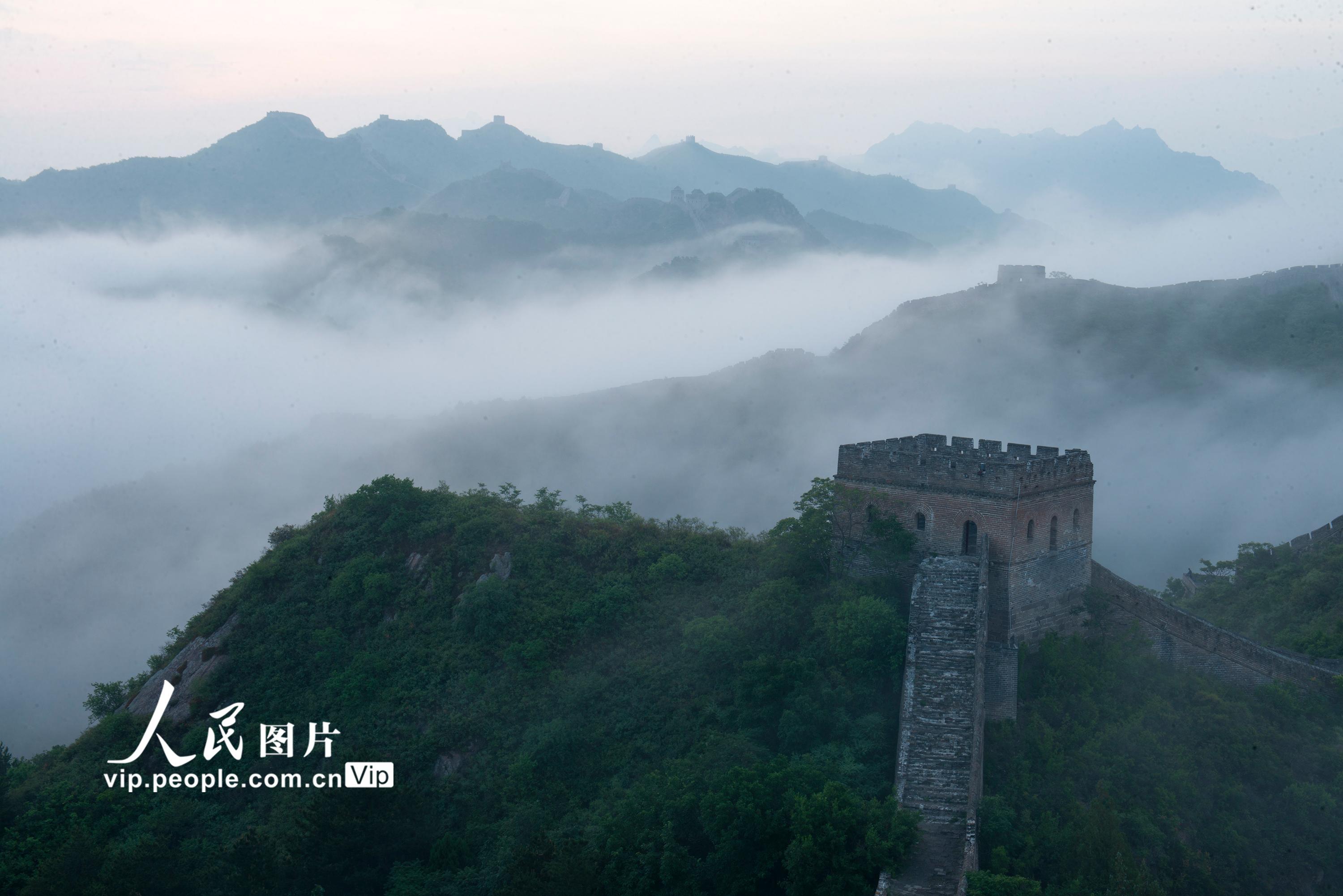 河北承德:金山岭长城现云海景观