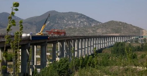 「县区动态」临沂:新台高速跨兖石铁路桥顺利转体