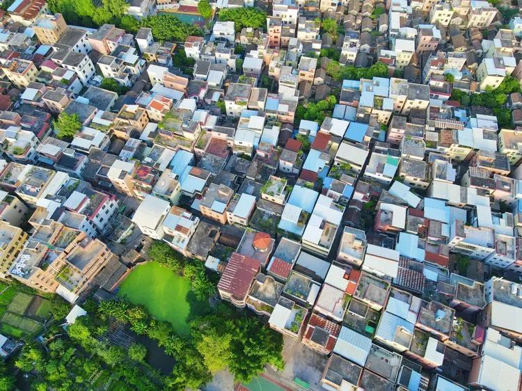 位于广州市番禺区石壁街道石壁村的广州南站,是粤港澳大湾区,泛珠江