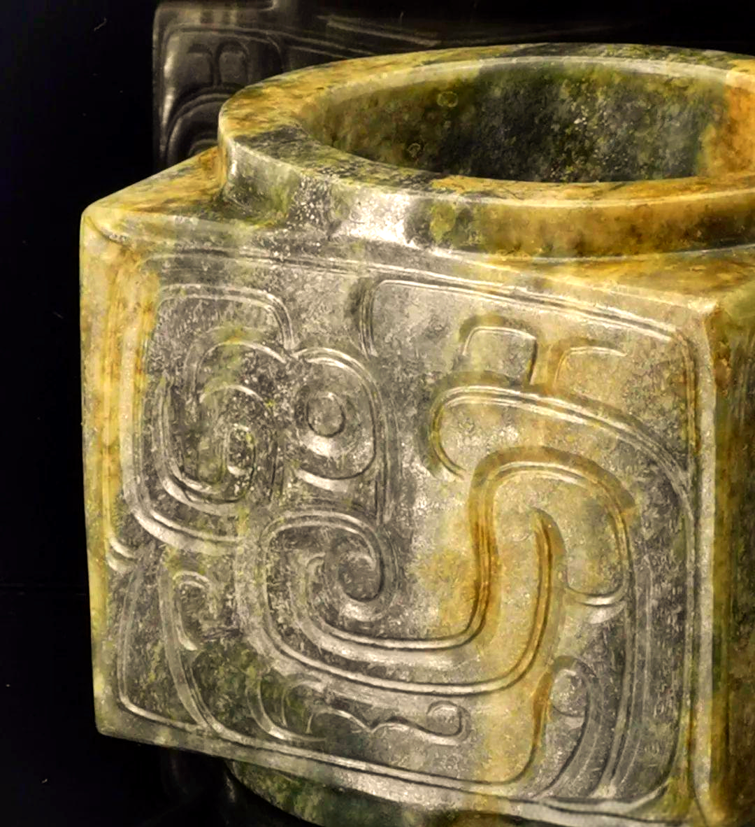 西周凤鸟纹玉琮的详细赏析与解读