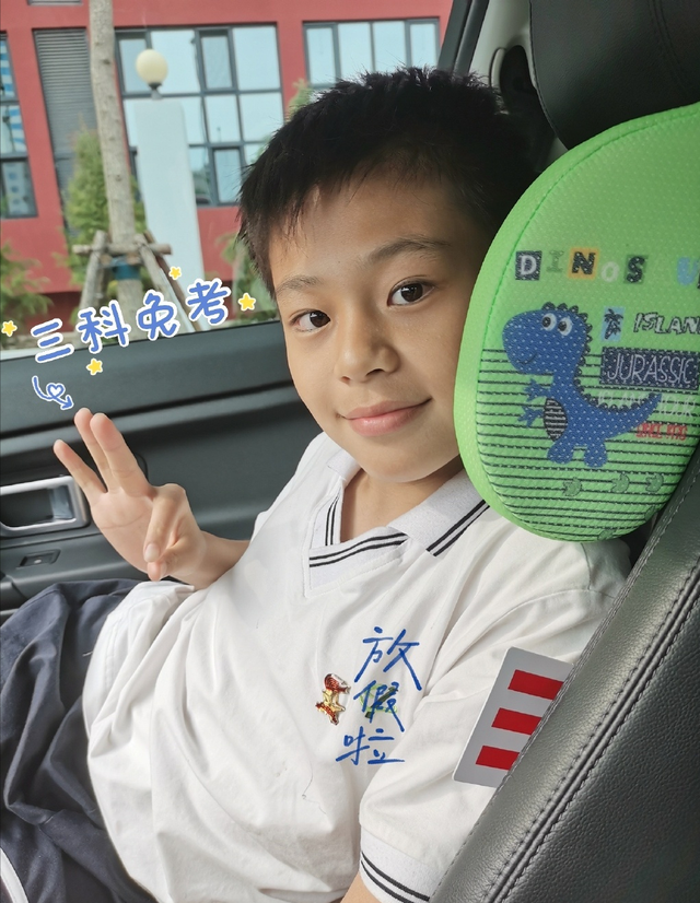 蔡国庆10岁儿子太优秀,因成绩优异获免考资格,他教育方式获赞!