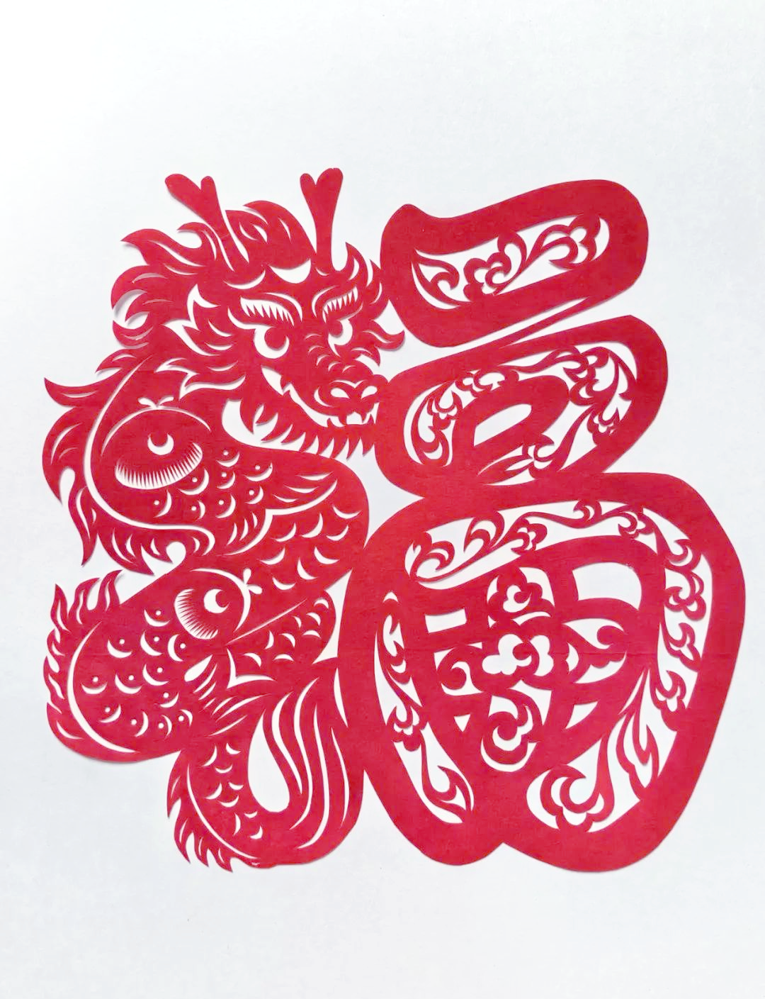 在剪纸的奇妙世界里,龙的形象千变万化