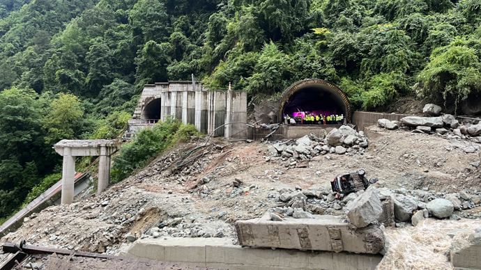 四川康定突发山洪泥石流,一村庄2人遇难12人失联!