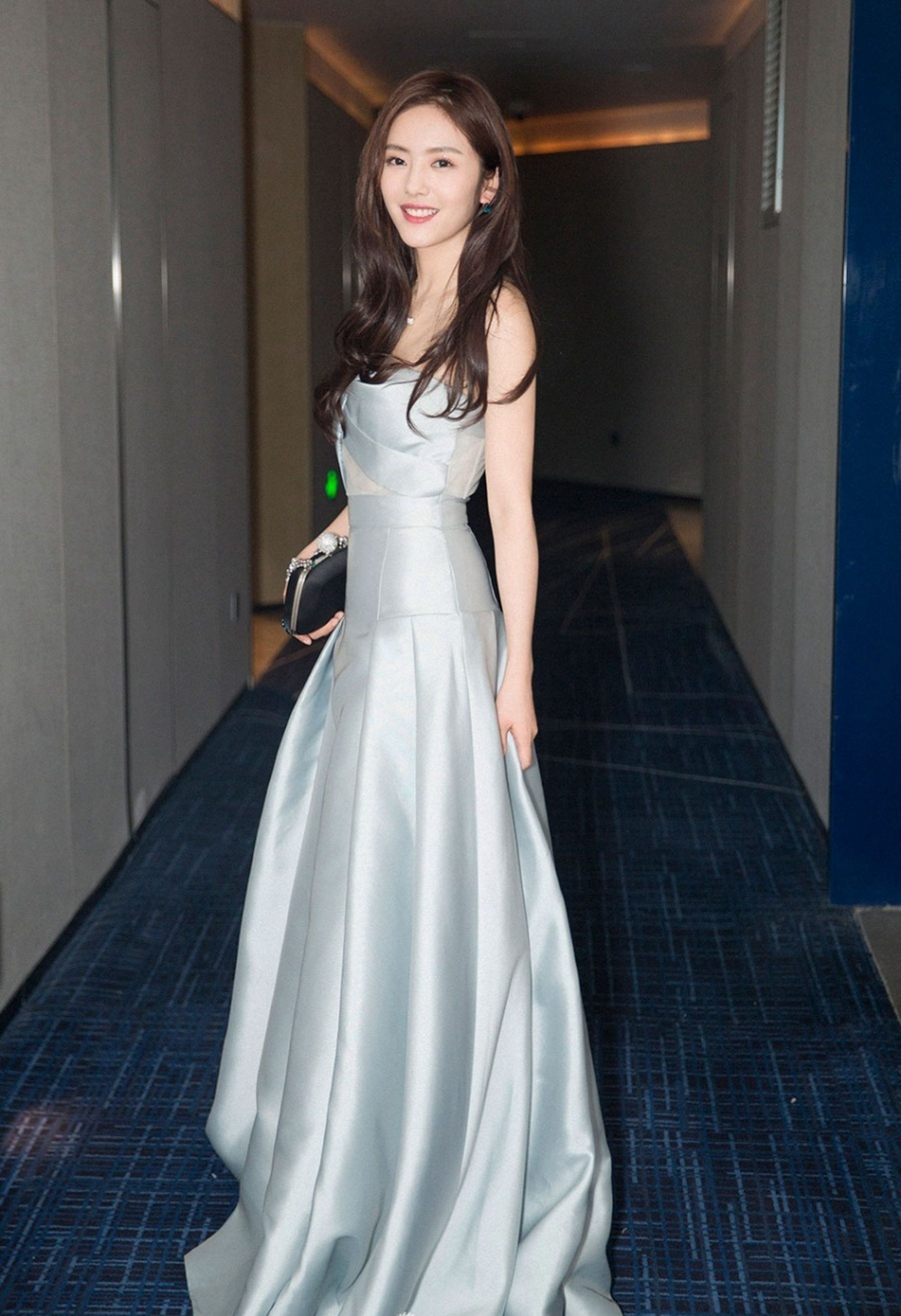 蔡文静冰蓝色长裙性感写真