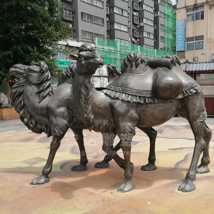 铜雕骆驼户外摆件 加工大型铜骆驼景观 寓意风水雕塑