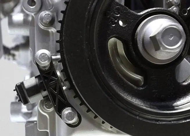 标致307的2.0曲轴传感器在哪个位置?