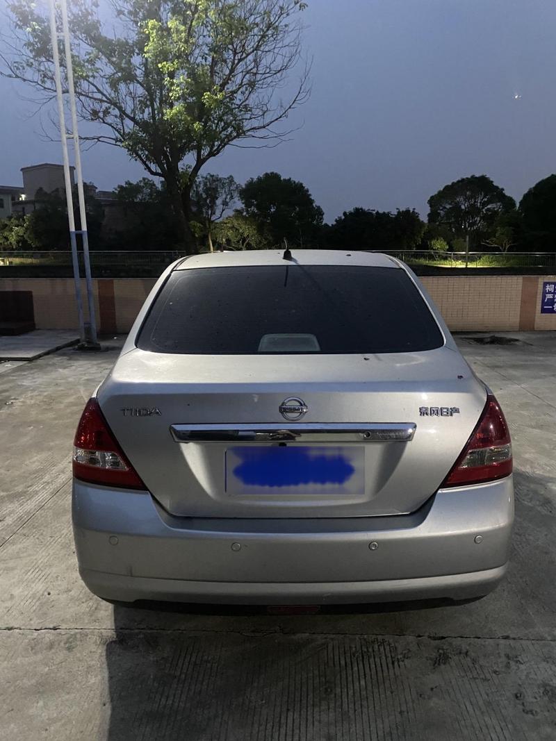 三厢骐达是日产旗下的一款车型,与两厢骐达共享同一平台,常被称为颐达