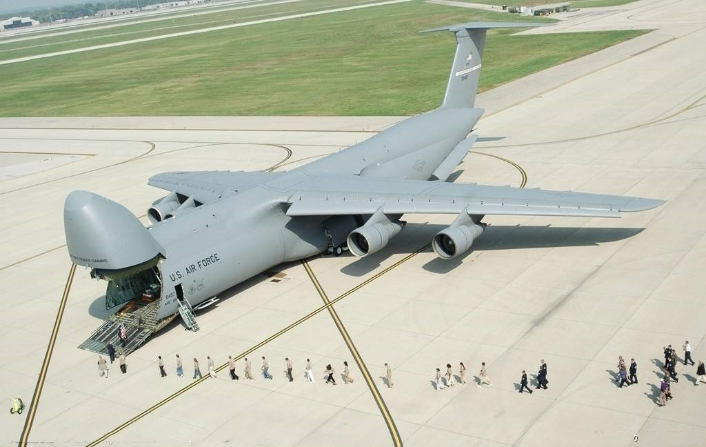 谁是运输机之王:c17运输机和c5运输机性能大比拼