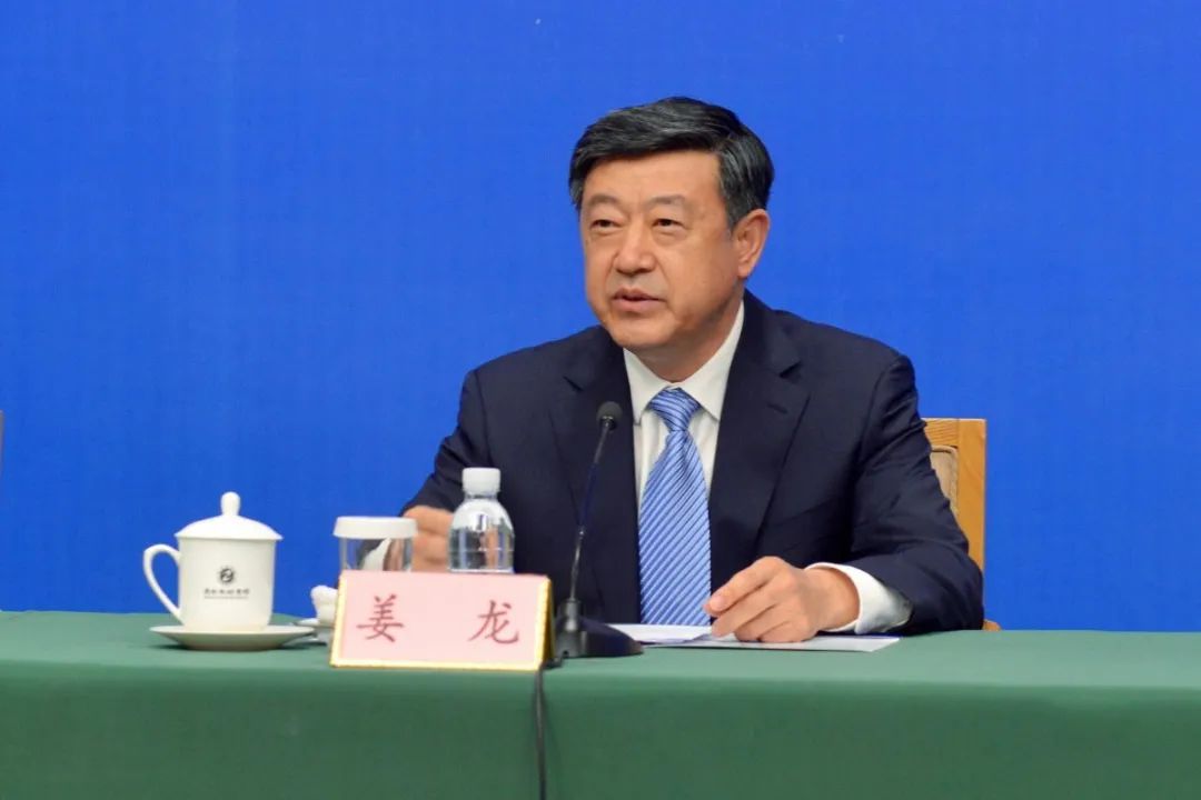 「头条」山东省财政厅负责同志姜龙出席新闻发布会介绍加快财政资金