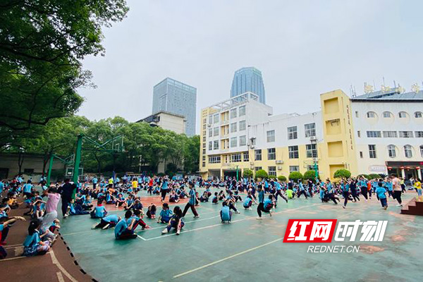 株洲市天元区滨江小学开展防震减灾疏散演练