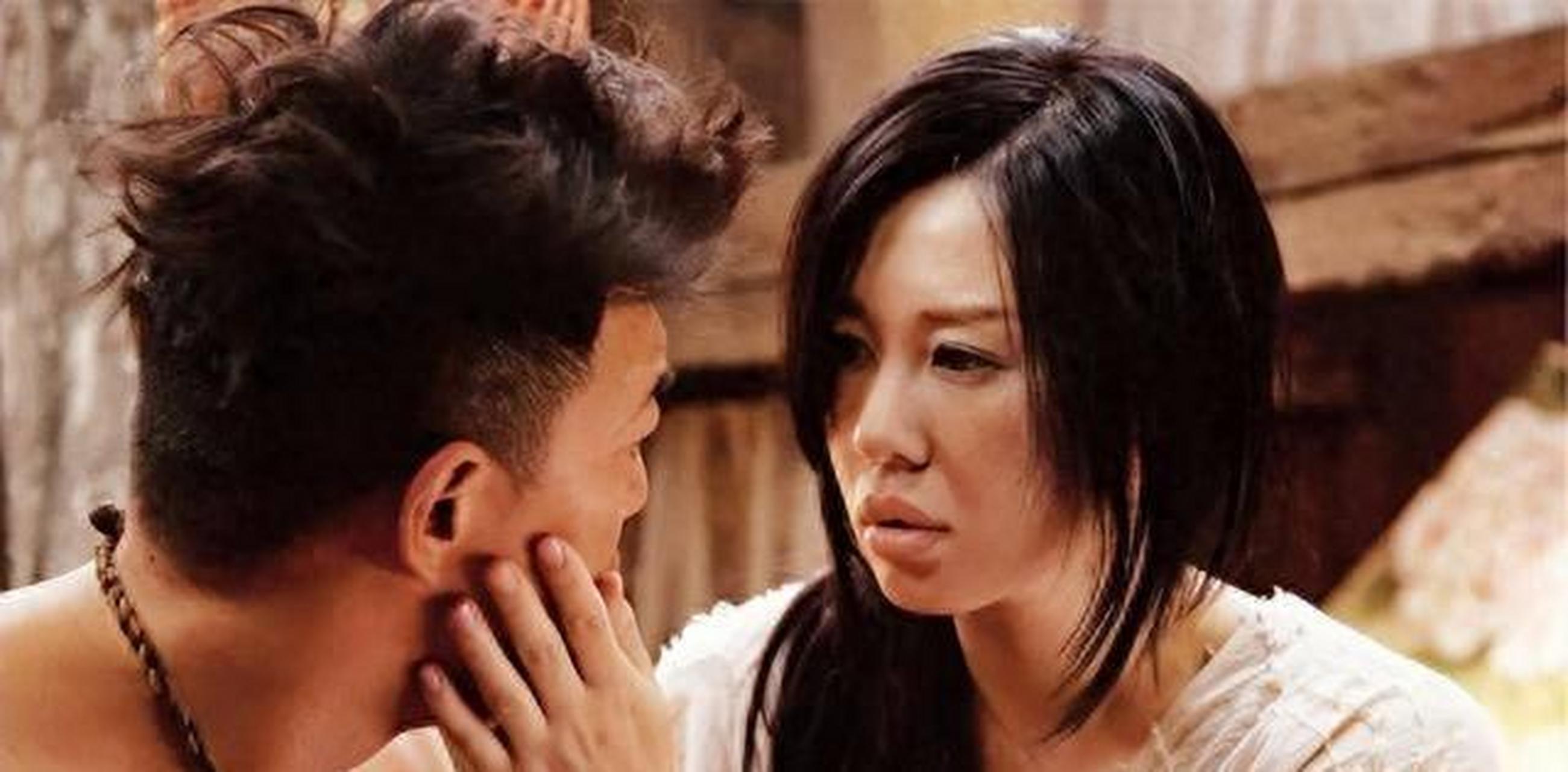 她曾把黄渤吻到害羞,与导演同居12年遭抛弃,今47岁身价高达40亿.