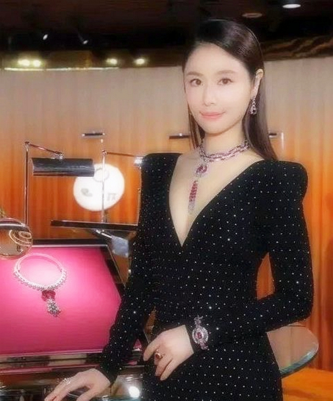 林心如 林心如,1980年10月17日出生于台湾台北市,中国影视女演员,歌手