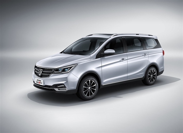 五菱神车同门师兄弟!新款宝骏730上市 起售价大涨1万