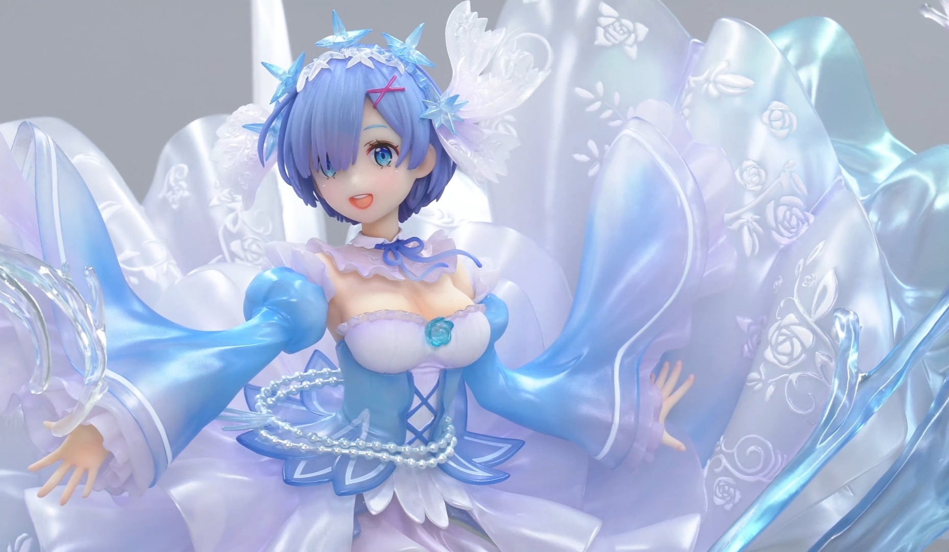 开箱2000元的水晶礼服蕾姆手办,二次元的快乐就是这么简单!