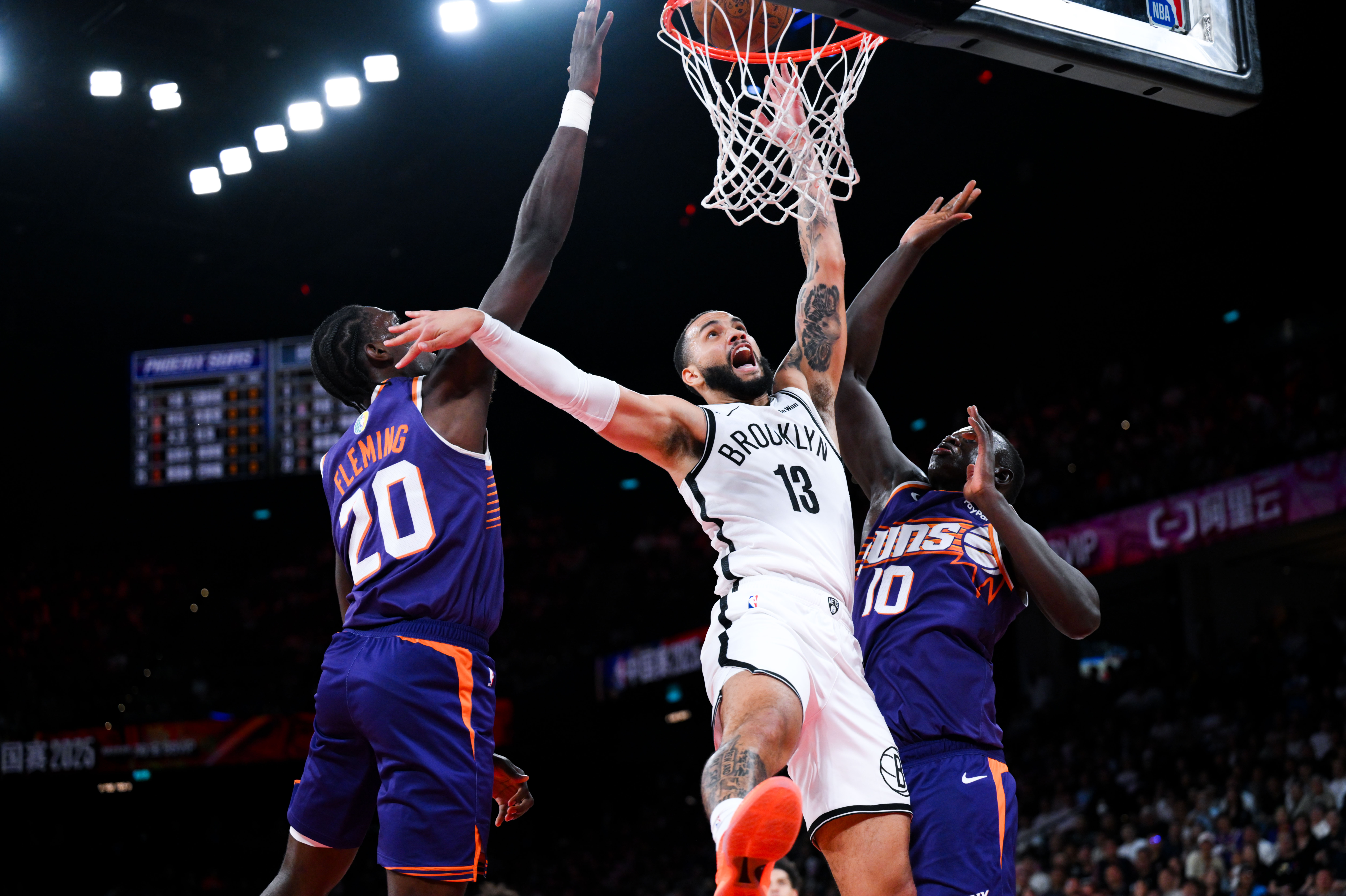 从轮换竞争到新人和边缘球员争夺名单席位，NBA季前赛窗口正式升温，看点增多，后续发展值得关注