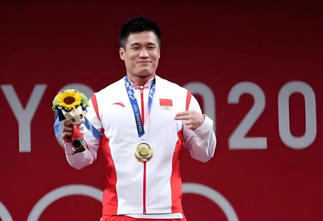 举重冠军吕小军被禁赛4年,本人更新账号:唤醒一下沉睡2年的肌肉,陪我