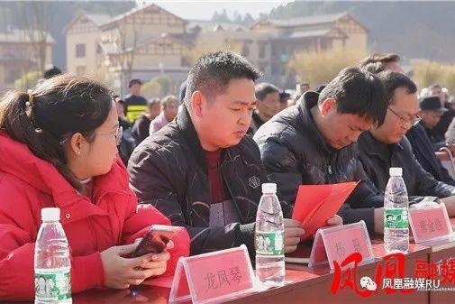 「时代奋进者」杨耿:关爱贫困群众的点灯人