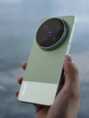 蓝厂最强Ultra来了！vivo X300 Ultra顶配版售价将突破万元