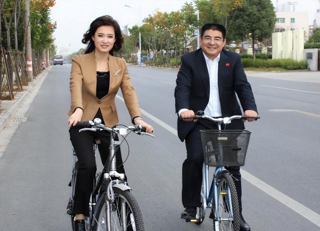 主持人桑晨:21岁进央视,工作29年零绯闻,丈夫身份至今成谜