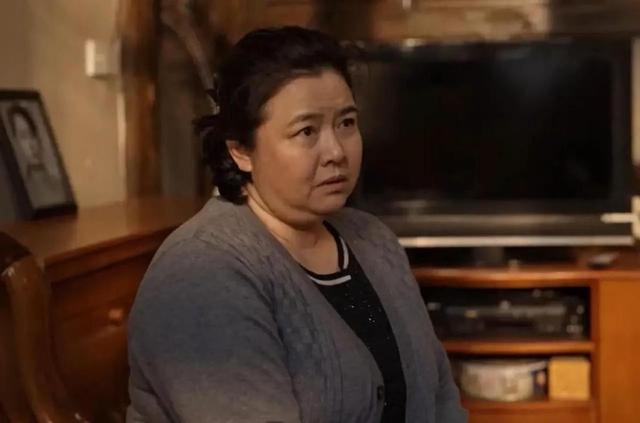 曾经一眼万年,如今变路人大妈,油腻大叔,这些明星颜值说丢就丢