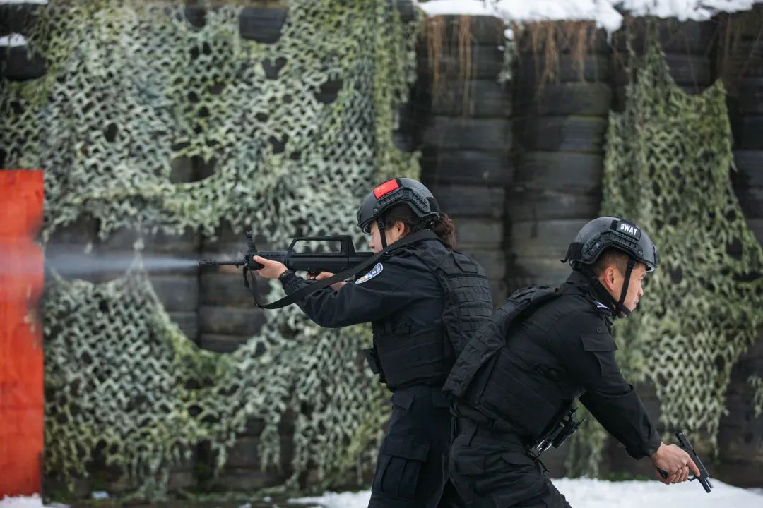 高清来了!铜陵特警冬训高燃来袭!