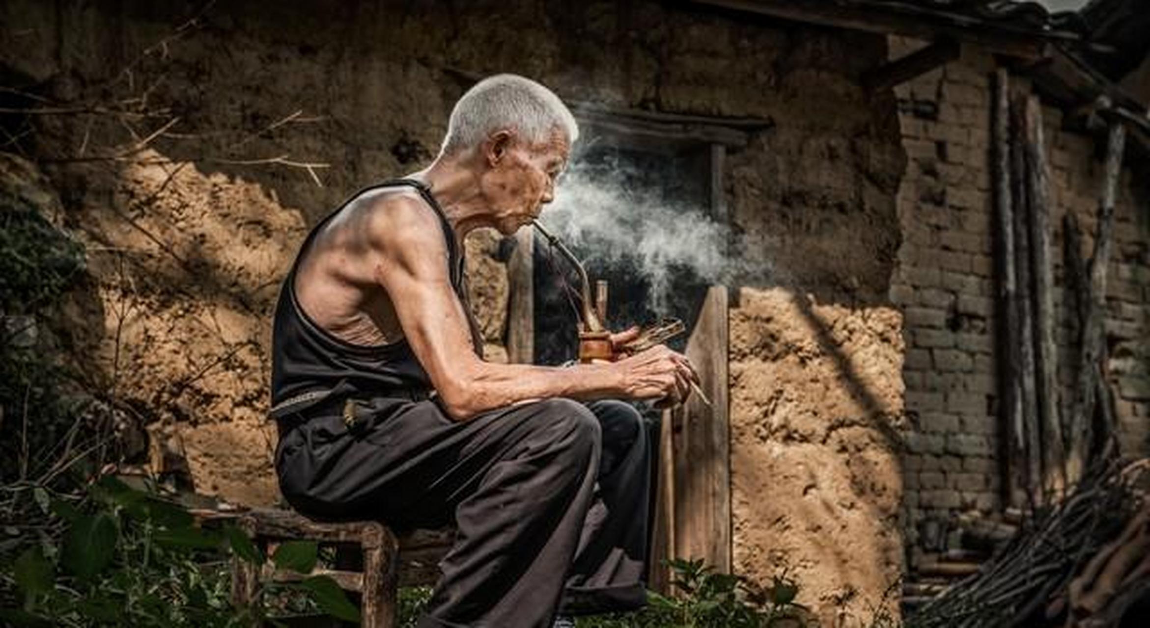 而作为农村大学生,依然逃脱不了光棍的魔咒.