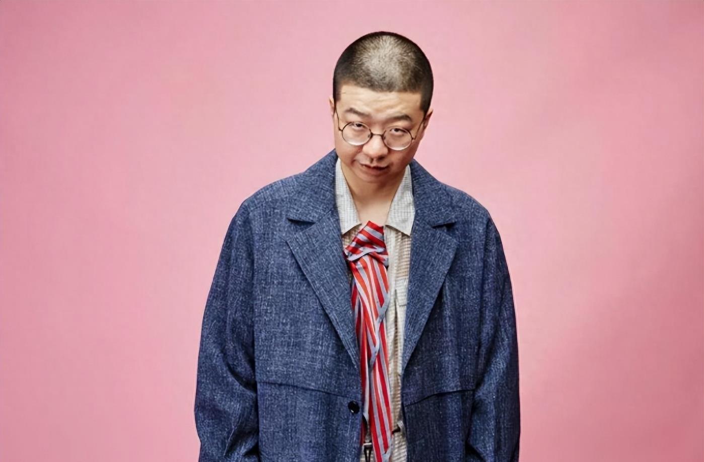 笑果文化house事件升级,李诞黑历史被扒,偷挂"东亚病夫"牌匾